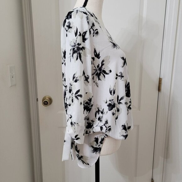West Kei Size S White w/ Black and Gray Floral Bubble Hem Blouse - Picture 7 of 14